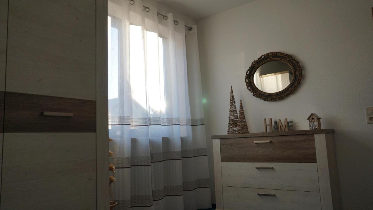 Grosszuegige Wohnung Mit Terrasse Und Gartenzugang - Das Komplette Erdgeschoss Bindlach Exteriör bild