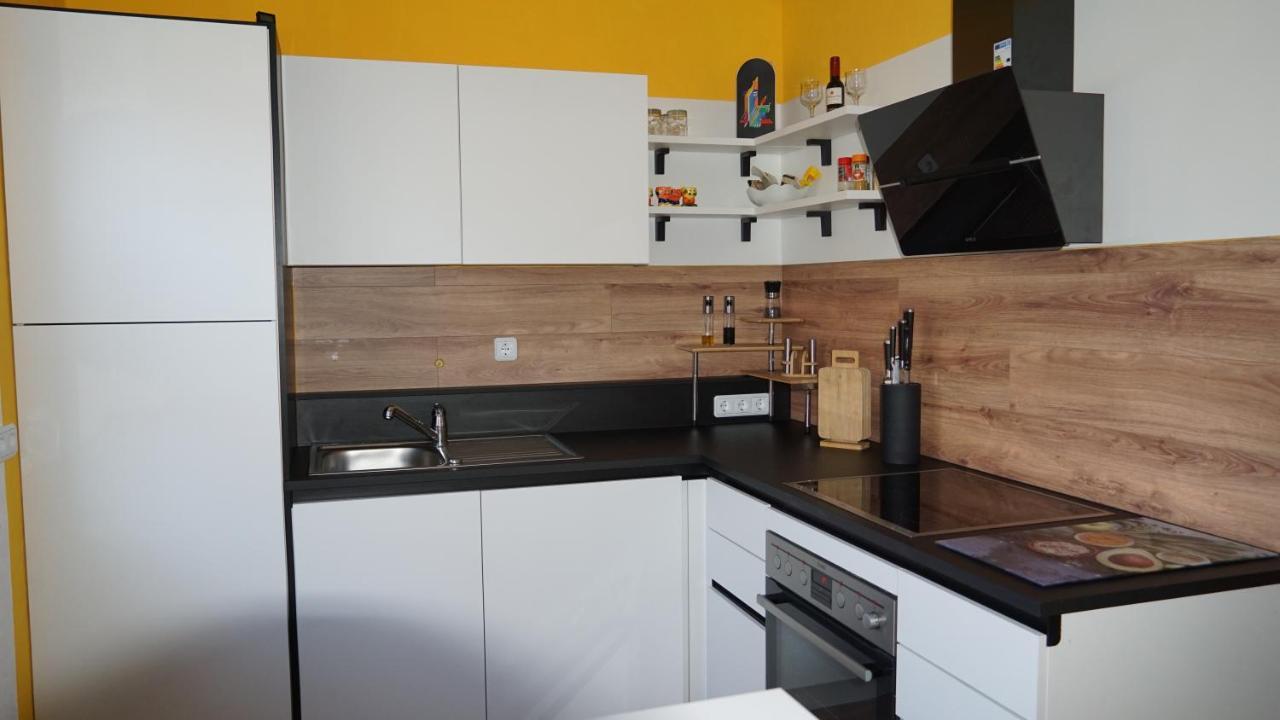 Grosszuegige Wohnung Mit Terrasse Und Gartenzugang - Das Komplette Erdgeschoss Bindlach Exteriör bild