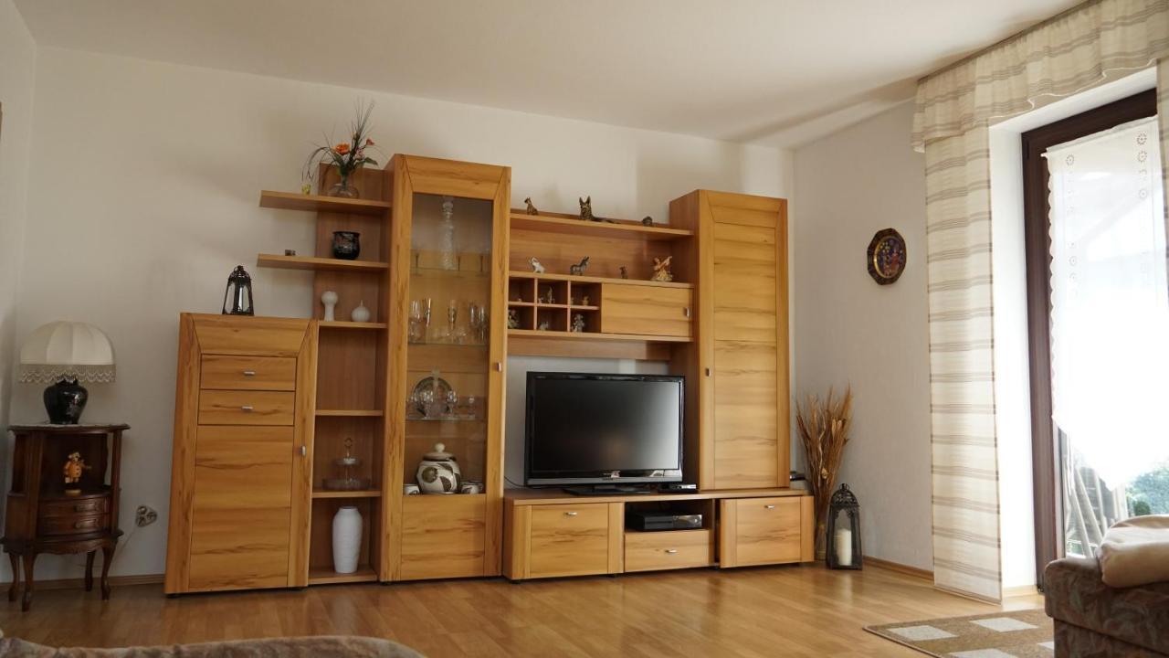 Grosszuegige Wohnung Mit Terrasse Und Gartenzugang - Das Komplette Erdgeschoss Bindlach Exteriör bild